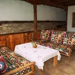 Guest house Family Byalata Kashta 3*