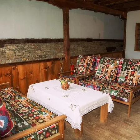 Pensión Family Byalata Kashta 3*