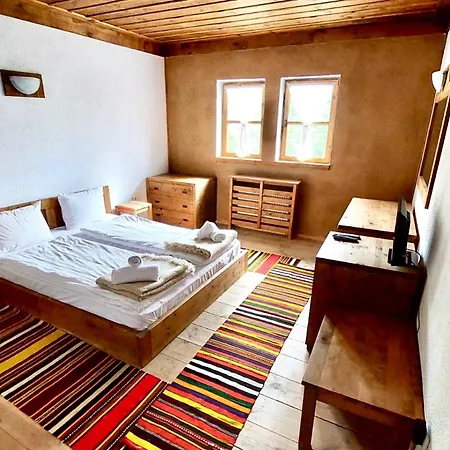 Family Byalata Kashta Guest house Kovacevica