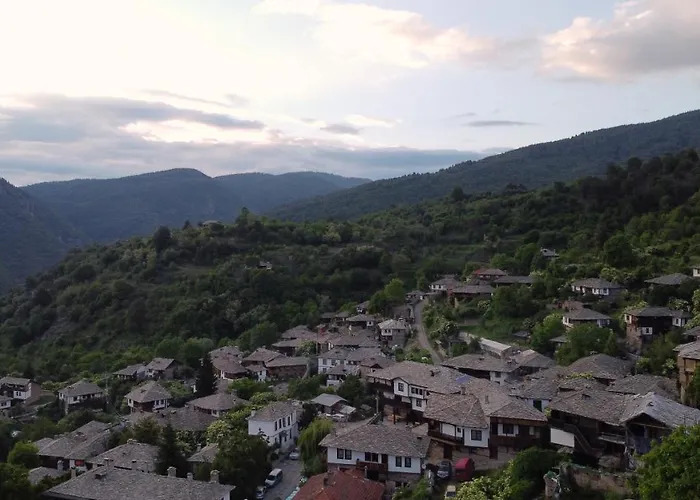 ゲストハウス Family Byalata Kashta