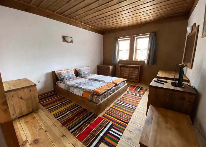 ゲストハウス Family Byalata Kashta 3*