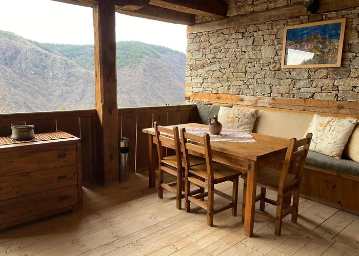 Guest house Family Byalata Kashta 3*