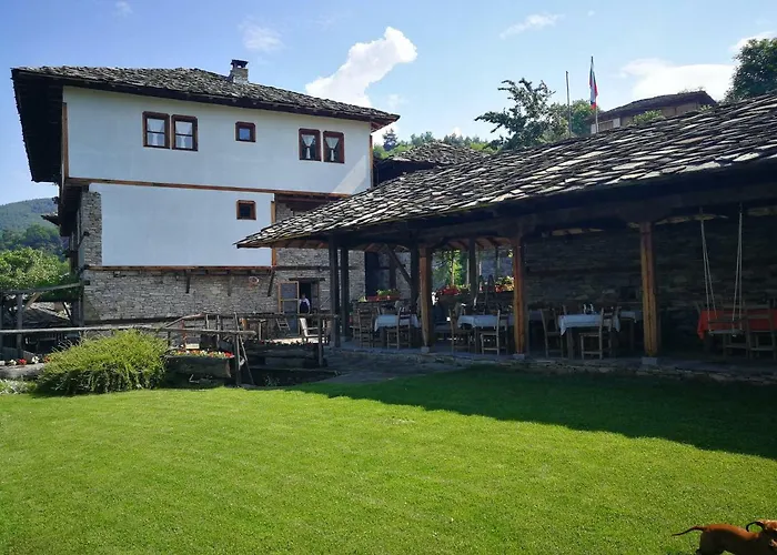 Family Byalata Kashta