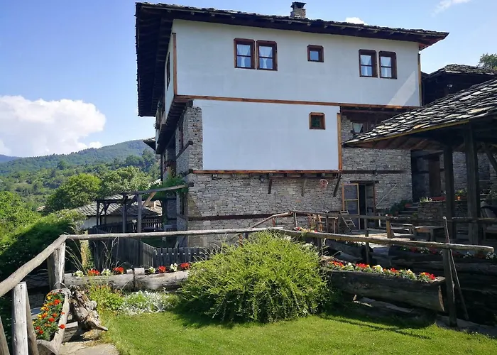 Guest house Family Byalata Kashta 3*